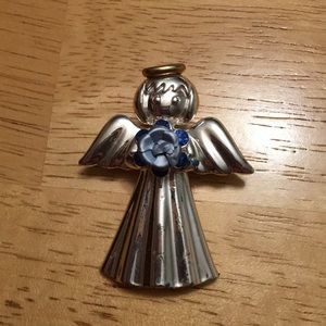 Adorable angel brooch👼